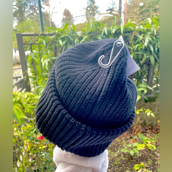 Coach Ribbed Black Beanie. - Picture 6 of 15